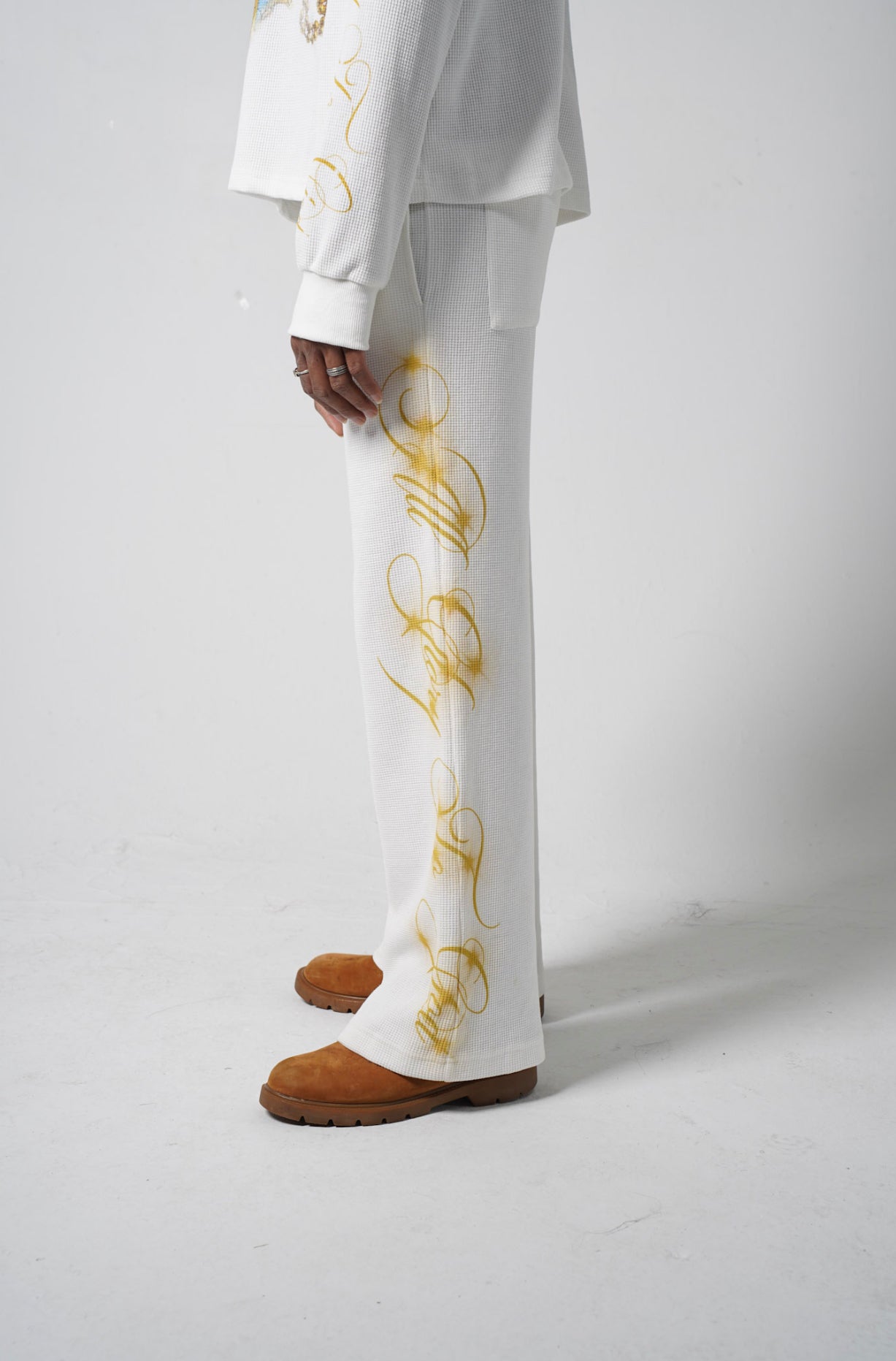 “GLORY TO GOD” WHITE THERMAL SWEATS