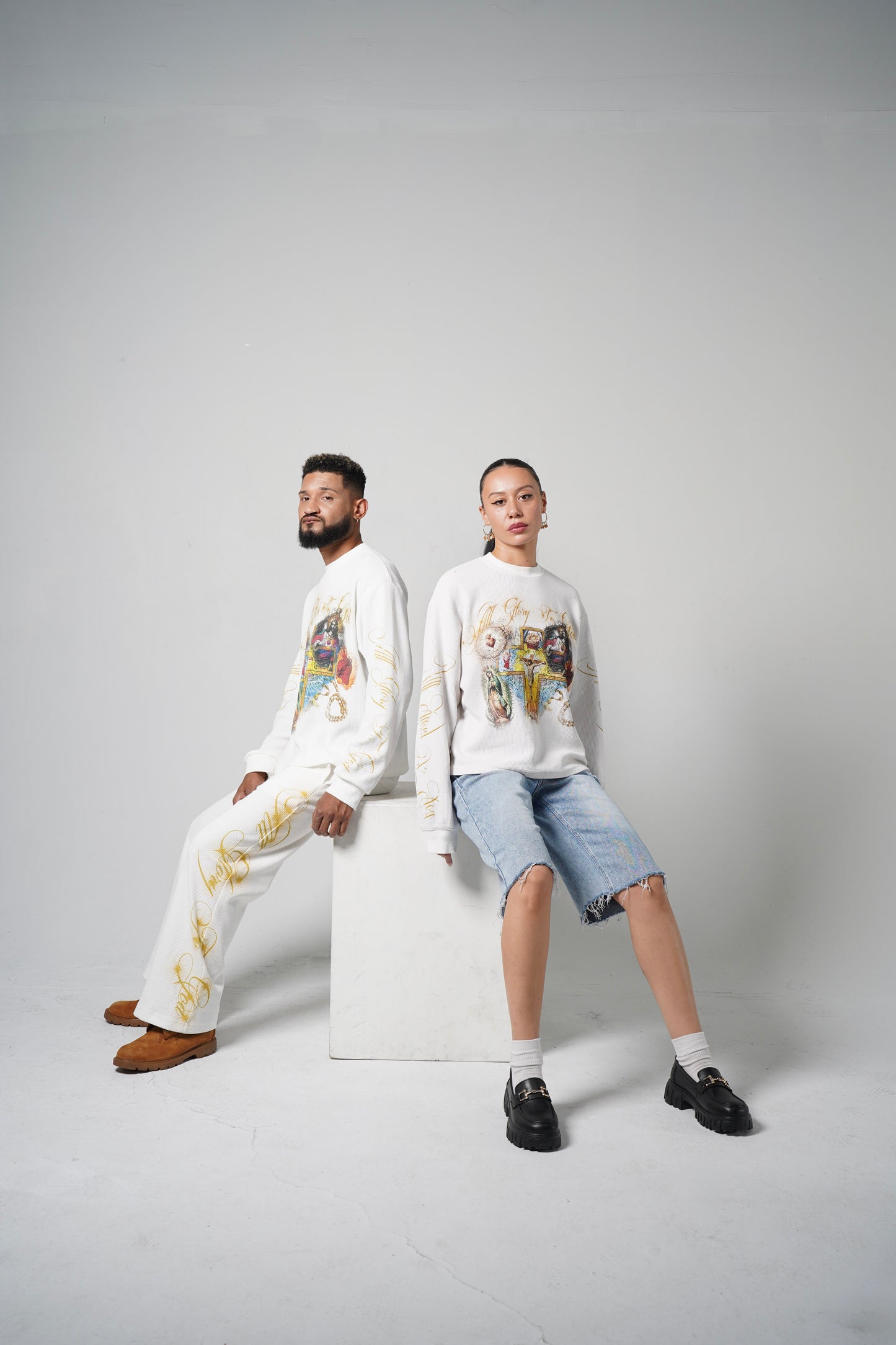 “GLORY TO GOD” WHITE THERMAL SWEATS